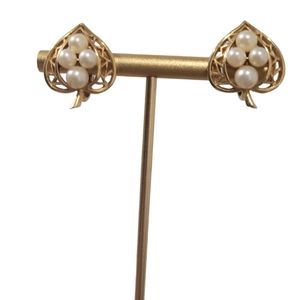 Vintage Crown Trifari Gold Tone Faux Pearl Leaf Clip On Earrings